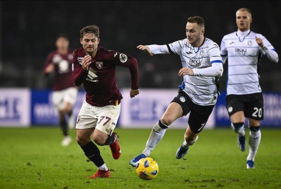 Serie A 2023/2024: Karol Linetty vs Teun Koopmeiners trong trận Torino vs Atalanta tuần 14